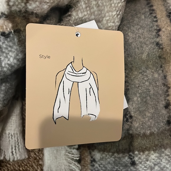 Oblong Scarf - Picture 3 of 4